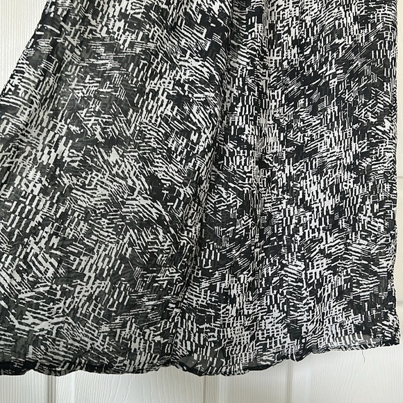 Forever 21 Black and White Patterned Maxi Skirt Size L - Picture 7 of 7